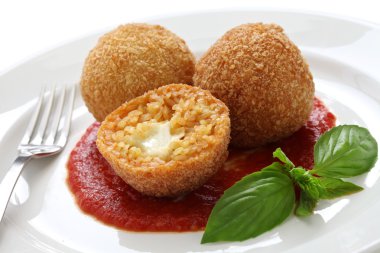 arancini, kızarmış pirinç topları