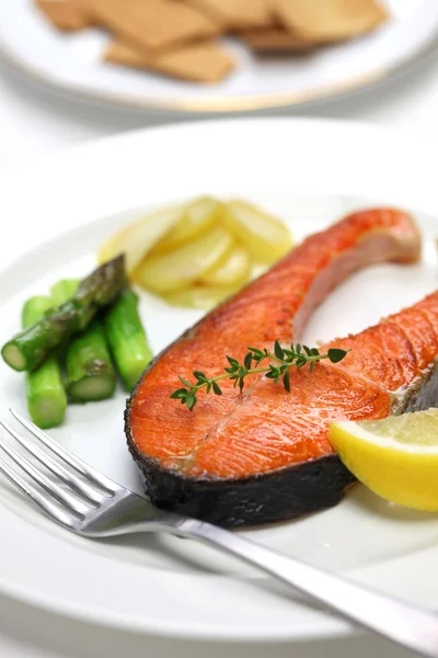 Gekookte zalm steak — Stockfoto