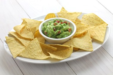 tortilla cips guacamole dalış