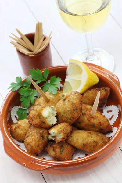 Solená treska (bacalhau, bacalao) lívanečky, krokety — Stock fotografie