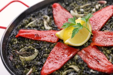 Squid mürekkep paella