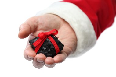 Noel Baba el üstünde kırmızı kurdele ile kömür