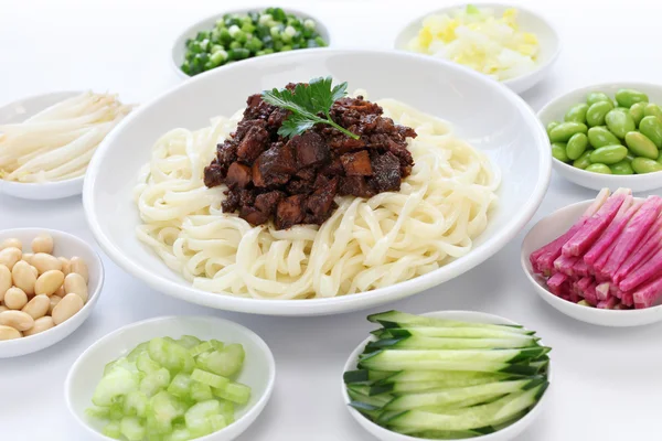 Zha jiang mian (estilo Pequim), cozinha macarrão chinês — Fotografia de Stock