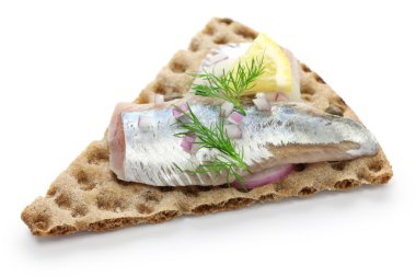 Salamura ringa gevrek ekmek üzerinde