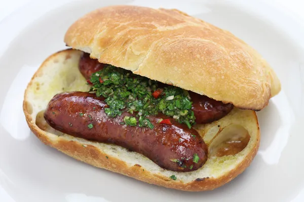 Choripan, argentinischer Chorizo Hot Dog — Stockfoto