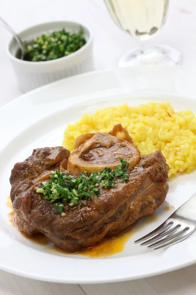 Ossobuco alla milanese, cozinha italiana — Fotografia de Stock