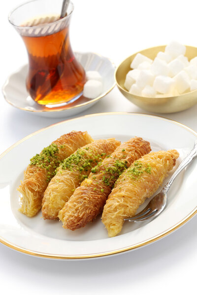 Кадаиф долмаси и турецкий чай
