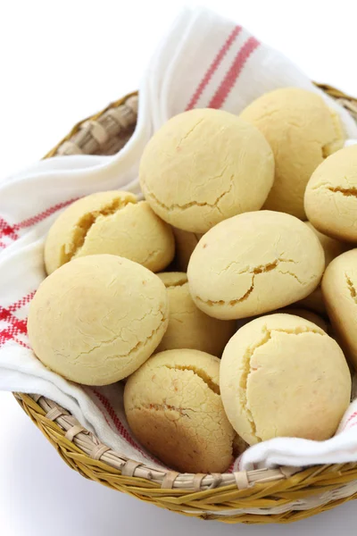 Pao de queijo, brasilianisches Käsebrötchen — Stockfoto