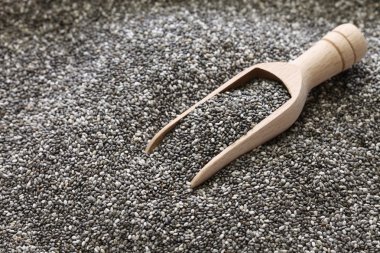 kepçe ile Chia tohum