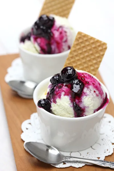 Homemade blueberry ice cream — Stock Photo, Image