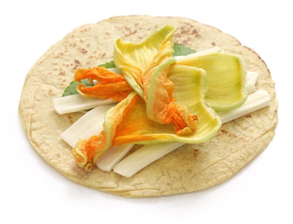 Quesadillas de flor de calabaza, Comida mexicana — Foto de Stock