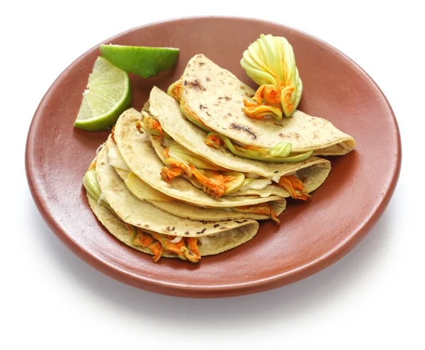 Quesadillas de flor de calabaza, Comida mexicana — Foto de Stock