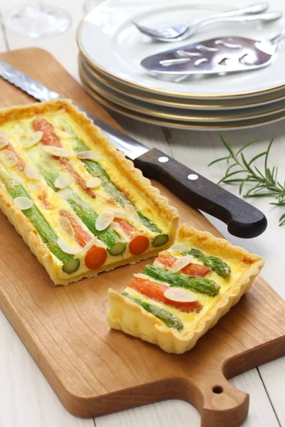 Zelfgemaakte plantaardige quiche. — Stockfoto