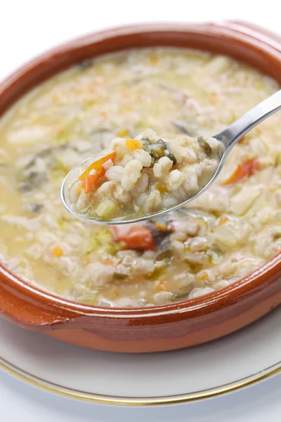 Sopa de espelta, sopa de farro, cozinha italiana — Fotografia de Stock