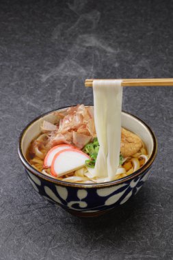 Kishimen, düz udon eriştesi, Japon nagoya yemeği.