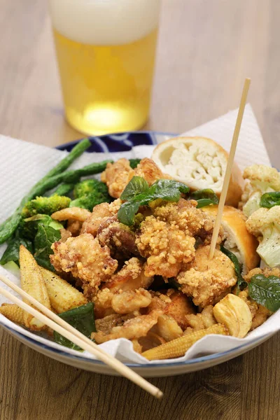 Taiwanese popcorn chicken with fried basil, and you can usually choose other ingredients to get deep fried, and mixed together, like garlic, basil, broccoli, green beans etc.