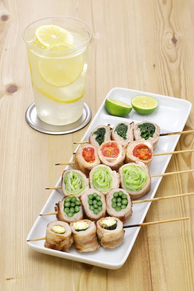 Comida Japonesa Las Verduras Envueltas Carne Cerdo Rodajas Finas Pinchan —  Fotos de Stock