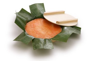 Masu Zushi; bambu yapraklarına sarılmış somon balığı. Japonya 'daki ünlü Toyama yemeği..