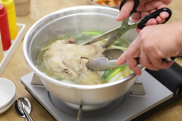 Coréen Soupe Poulet Entier Chaudron Couper Poulet Entier Avec Des — Photo