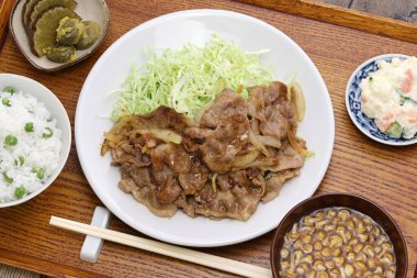 Shogayaki teishoku, Japon zencefilli domuz eti.