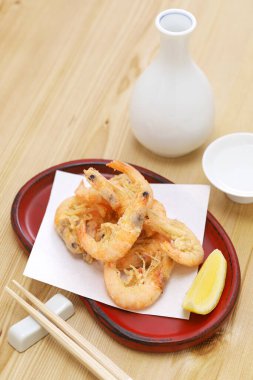 Shiba ebi yok karaage, kızarmış Japon meşhur karidesi.