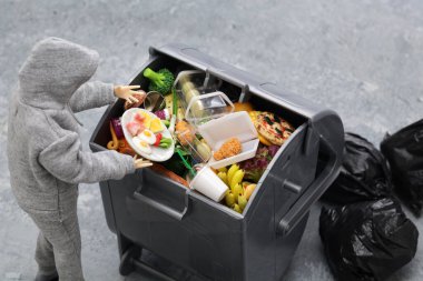 Lütfen yiyecekleri ziyan etmeyin. Dünya Gıda Günü konsepti imajı minyatür..