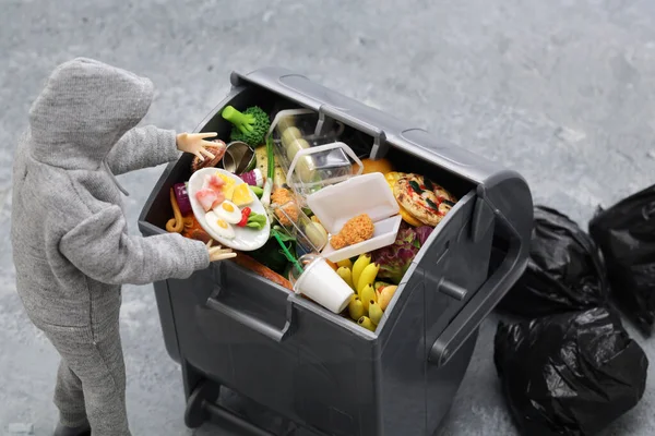 Lütfen yiyecekleri ziyan etmeyin. Dünya Gıda Günü konsepti imajı minyatür..