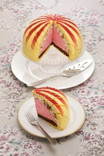 Zuccotto Traditioneller Italienischer Kuppelförmiger Kuchen — Stockfoto
