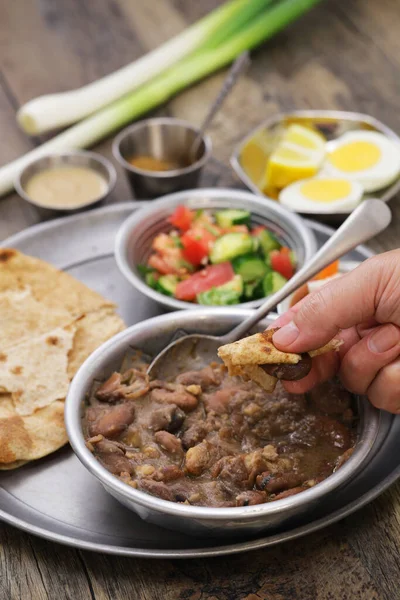 Ful Medames Aish Baladi Egyptian Breakfast —  Fotos de Stock