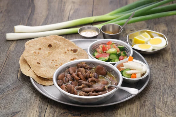 Ful Medames Aish Baladi Egyptian Breakfast — Stock Photo, Image