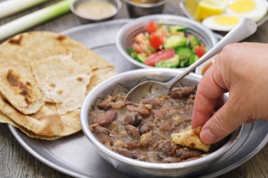 Mısırlı kadınlar ve aish baladi, Mısır kahvaltısı