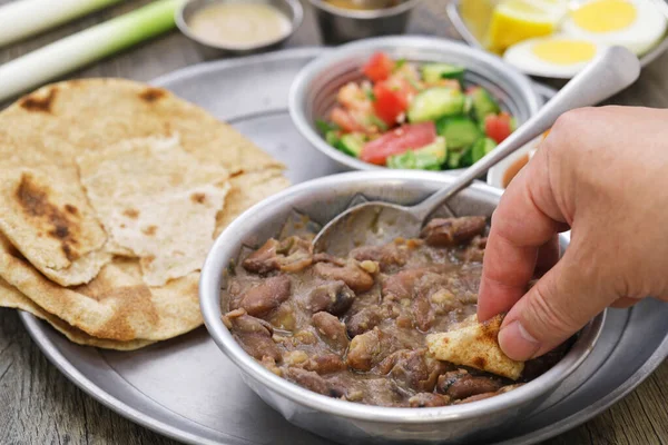 Ful Medames Aish Baladi Egyptian Breakfast — стокове фото