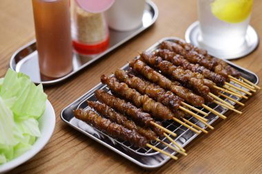 Izgara tavuk derisi şiş (Tori Kawa Yakitori), Japon yemeği