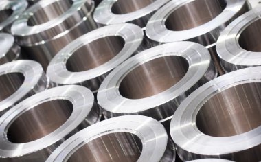 Yeni metal nesneleri işlenir