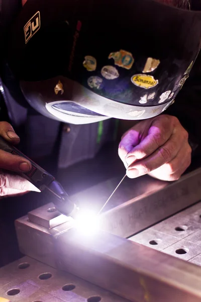 Welder Welding Metal — Stock Photo, Image