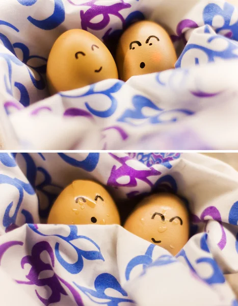 Two eggs with drawn smiley faces — Stock Photo, Image