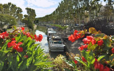 Canal du midi narbonne içinde