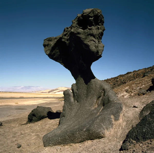 Mushroom rock, death valley, Californië — Stockfoto