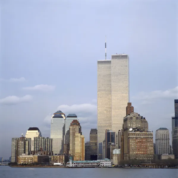 NYC skyline met de twin towers — Stockfoto