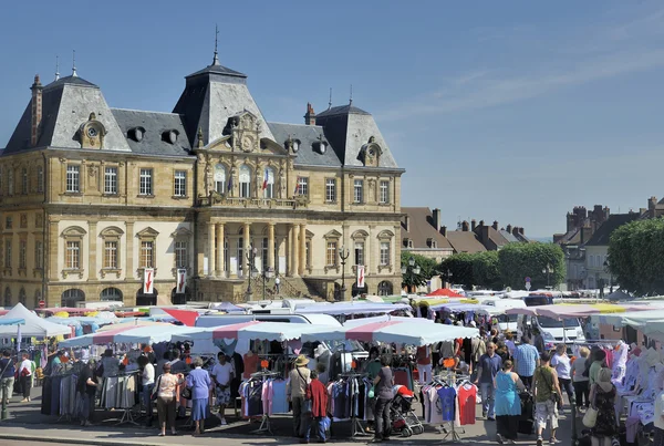 Market place in Autun — Stock Photo, Image