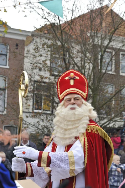 Sinterklaas kijken naar de menigte — Stockfoto