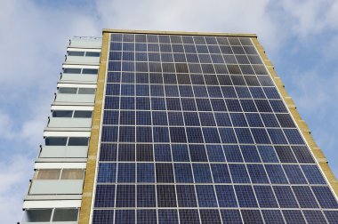 güneş paneli apartmanı