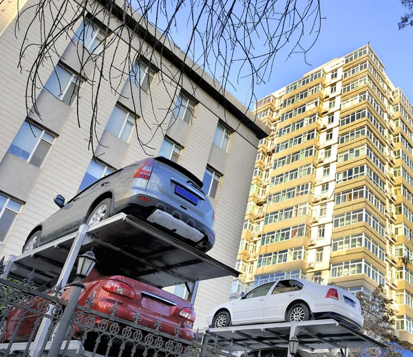多层次的中国汽车停车系统 — 图库照片