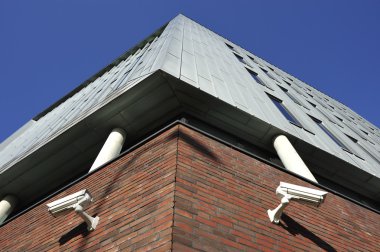 iki cctv güvenlik kameraları