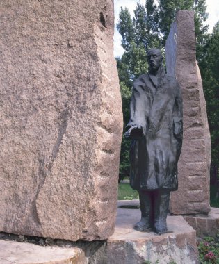 Imre varga raoul wallenberg, heykelin