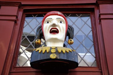 Yawner