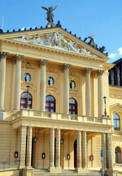 Prague République Tchèque Avril 2022 Vue Face Sur Façade Opéra — Photo