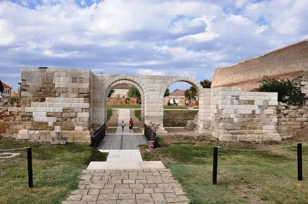 Alba-iulia carolina citadel - römisches castrum porta dextra — Stockfoto