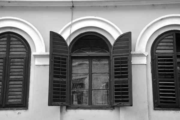 Ventana de casa vieja — Foto de Stock