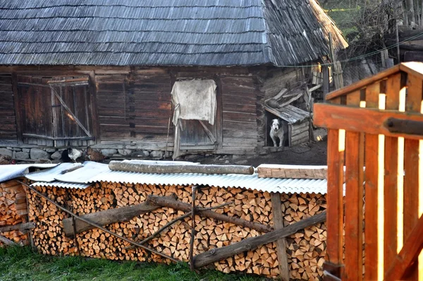 Oud huis van land kant — Stockfoto